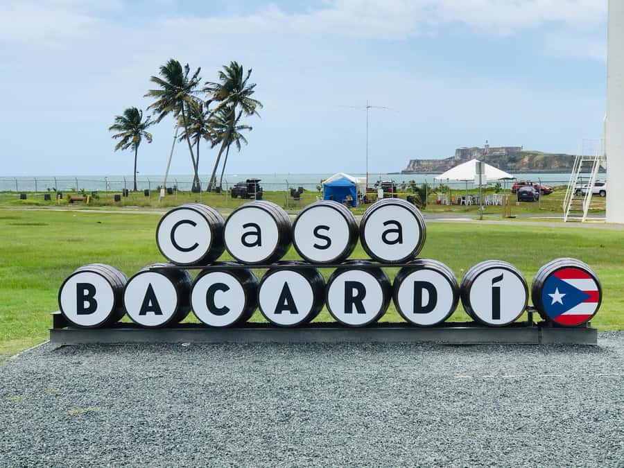 San Juan: Bacardi Rum Distillery and Old San Juan Combo Tour - Start at Plaza Colón, then let the city move you