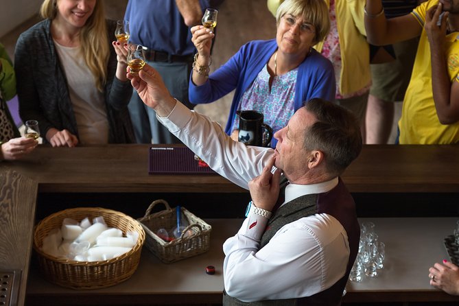 Scotland's Glens, Highlands & Whisky Day Trip from Edinburgh - Timing and Comfort: What to Expect From a Full 9-Hour Day