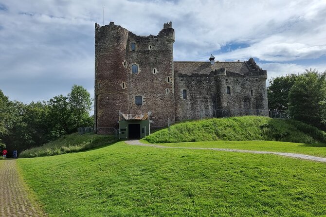 Scottish Castles & Whisky Tour - Driver-guide experience: when humor and local knowledge make the day click