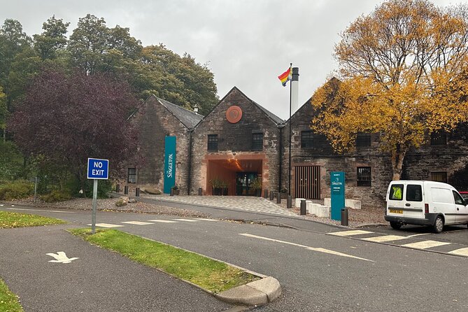 Scottish Whisky Distillery & Fairytale Dunrobin Castle - Stop 2: Balblair (or similar) distillery tour and tasting
