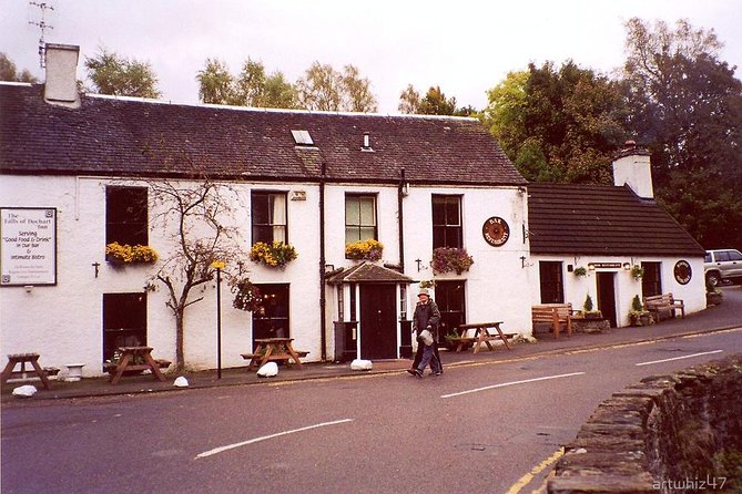 Stirling, Highlands & Distillery in Spanish - Falls of Dochart: The Best Place to Time Your Lunch Break