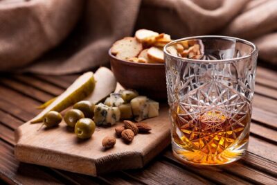 Taste of Bardstown Bourbon & Beer Walking Tour - Stop 1 at Evergreen Liquors: local pours and a palate warm-up