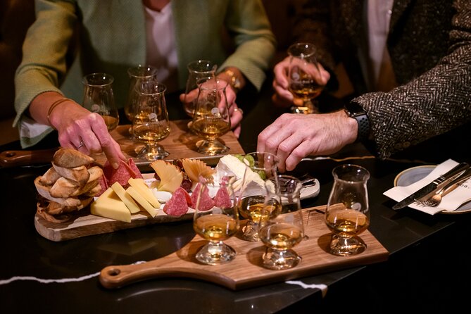 Whiskey & Wonders in Killarney - Killarney National Park by horse and cart: MacGillycuddy Reeks and deer country