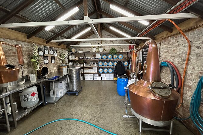 Wine, Gin & Whisky Tour - Hobart & SE Tasmania - 7K Distillery and gin tasting: where aromatic spirits make sense